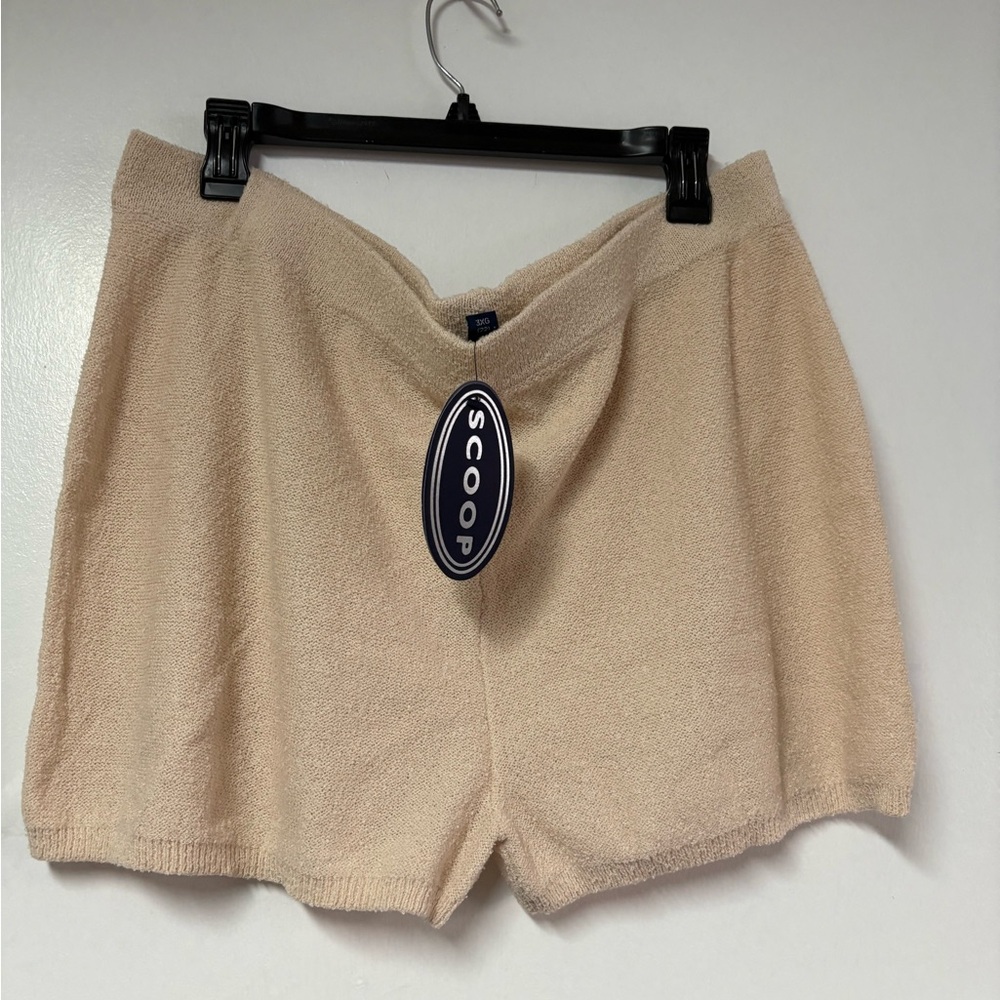 Elegant High Waist Cream Shorts - Picture 2 of 6